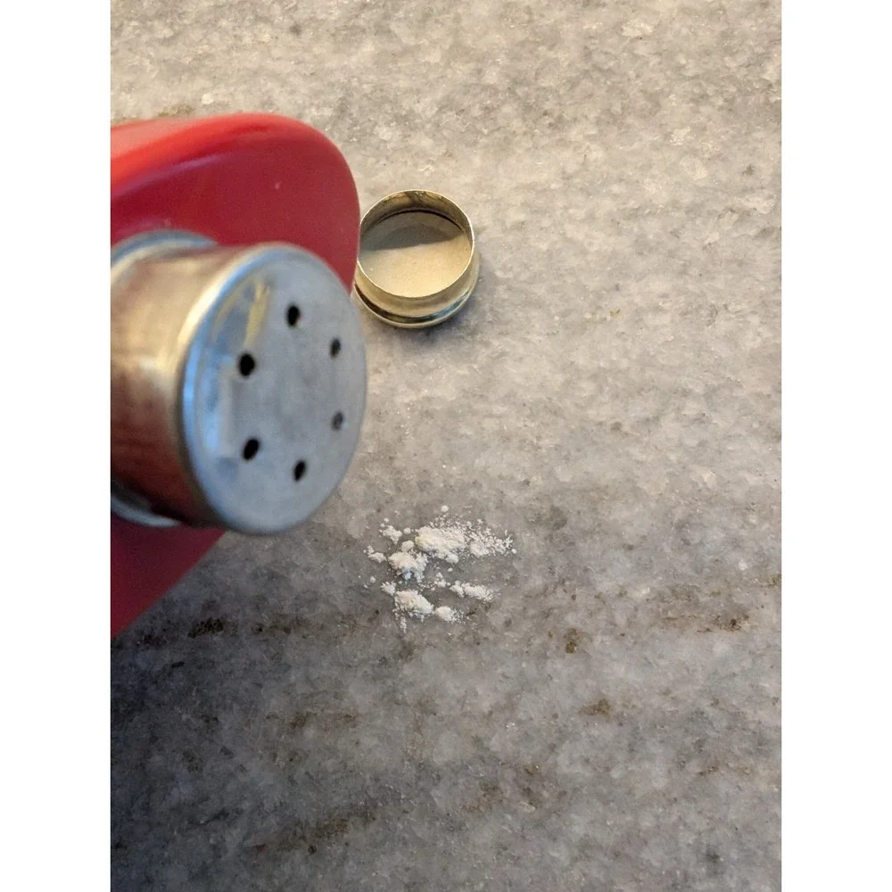 Vintage‎ Avon Persian Wood Perfumed Talc Powder RED TIN with Powder
